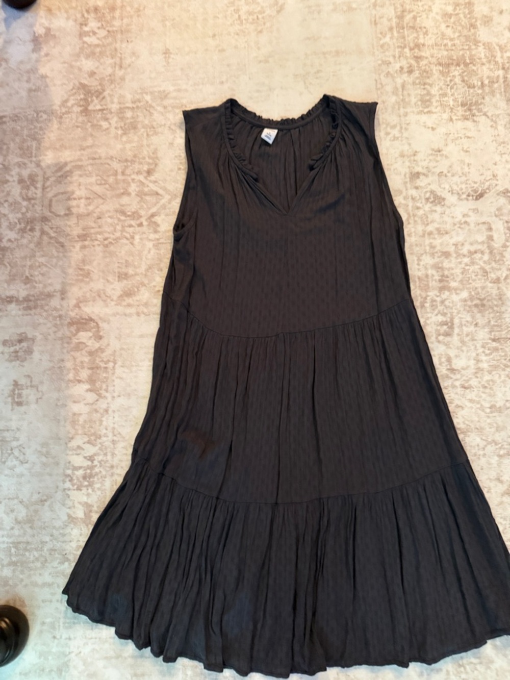 Old Navy Black Sleeveless Tiered V-Neck Midi Dress
